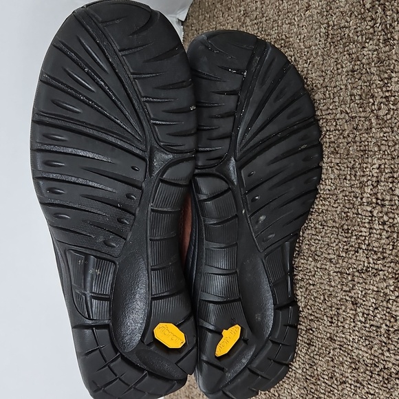 UGG Brown Leather & Quilted Vibram Stormburst Waterproof Size US 7 Womens - Picture 3 of 8